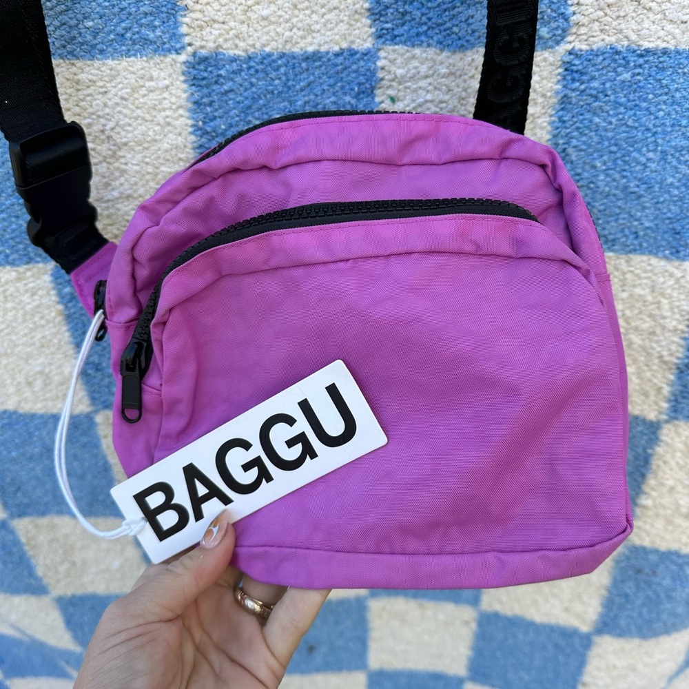 BAGGU nwt. Brand new baggu fanny pack in extra pink.